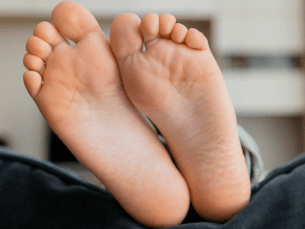 焦虑引起的脚趾问题是什么？